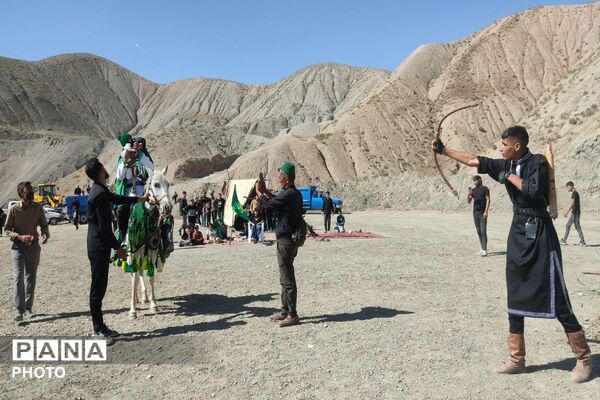 تعزیه خوانی در روز اربعین حسینی در جوار گلزار شهدای شهر بار نیشابور 