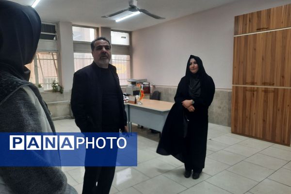 بازدید مدیر آموزش و پرورش ناحیه دو شهرری از دبستان شهید چمران 