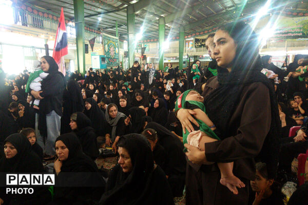 طنین لالایی مادران آباده در همایش شیرخوارگان حسینی
