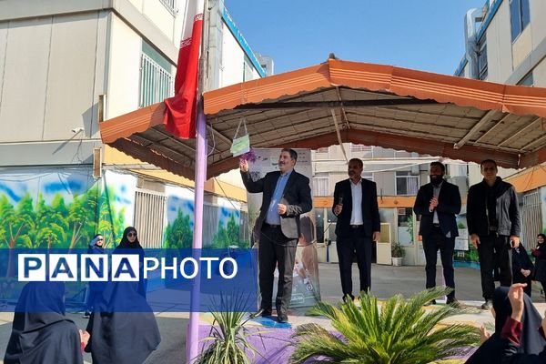 نواخته شدن زنگ سلامت‌روان توسط نماینده شهردار ری در دبیرستان ارشاد