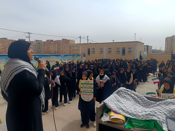 نکوداشت شهادت رهبر مقاومت در دبیرستان شهید باقری 