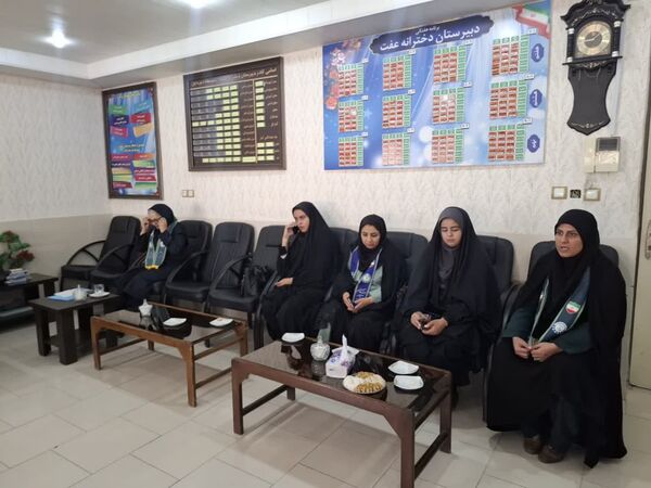 بازدید مدرسان کشوری سازمان دانش‌آموزی از دبیرستان تمام تشکیلاتی عفت