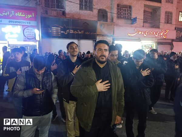 حضور دانش‌آموزان و کودکان فردیسی در راهپیمایی شبانه «جنگ رمضان»