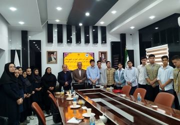  شورای دانش‌آموزی پل ارتباطی مؤثر میان دانش‌آموزان و مدیران