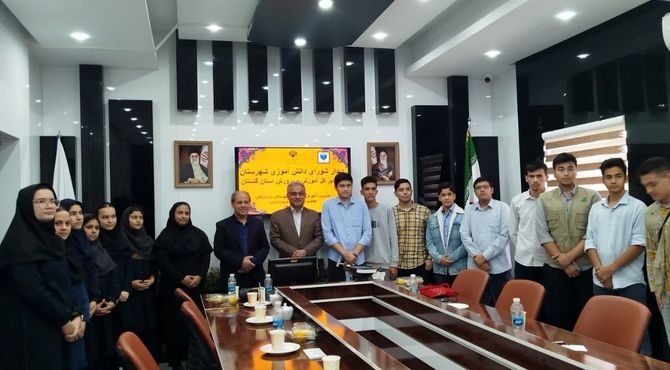  شورای دانش‌آموزی پل ارتباطی مؤثر میان دانش‌آموزان و مدیران