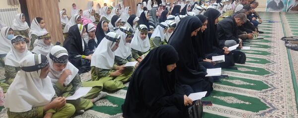 محفل انس با قرآن در دبستان شاهد دخترانه حضرت معصومه (س)