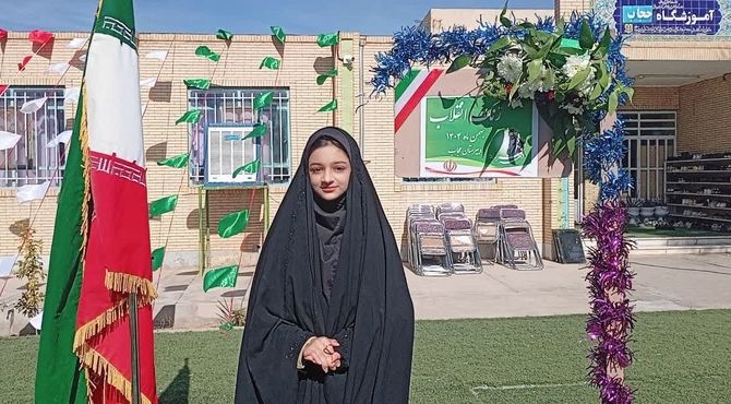 نواختن زنگ انقلاب در دبیرستان حجاب شهرستان بافق 