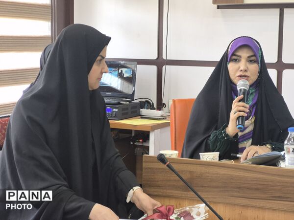 معلمان نمونه در قاب افتخار آموزش و پرورش منطقه ۵