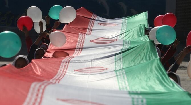 پرچم ایران، محور عهد دانش‌آموزان در مدارس