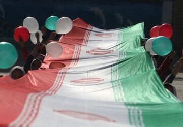 پرچم ایران، محور عهد دانش‌آموزان در مدارس