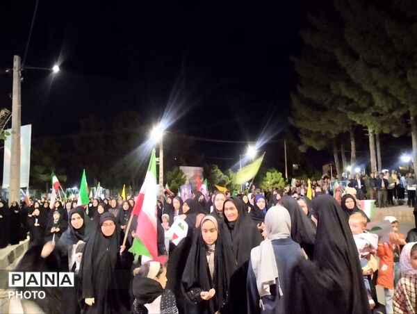 حضور پرشور مردم در سی و یکمین شب بیعت؛ آیین وحدت در روز جمهوری اسلامی