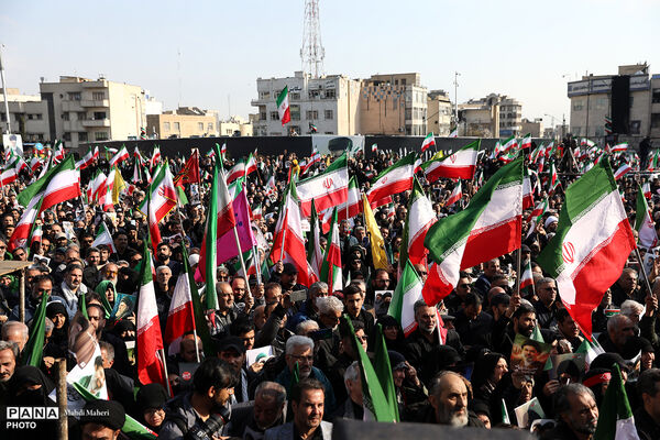 مراسم بیعت با سومین رهبر انقلاب در تهران - 2