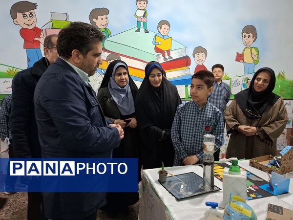 نمایشگاه دست سازه‌های دانش‌آموزان در دبستان هیأت امنایی ملاصدرا 