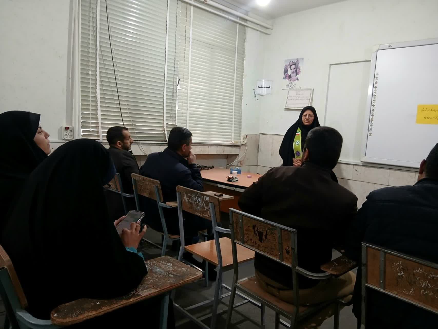 برگزاری دوره‌ مربیان پیشتاز کاردان در ابرکوه