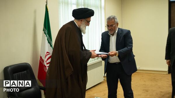بیعت  اعضای شورای دانشگاه آزاد اسلامی استان البرز با سومین رهبر انقلاب اسلامی