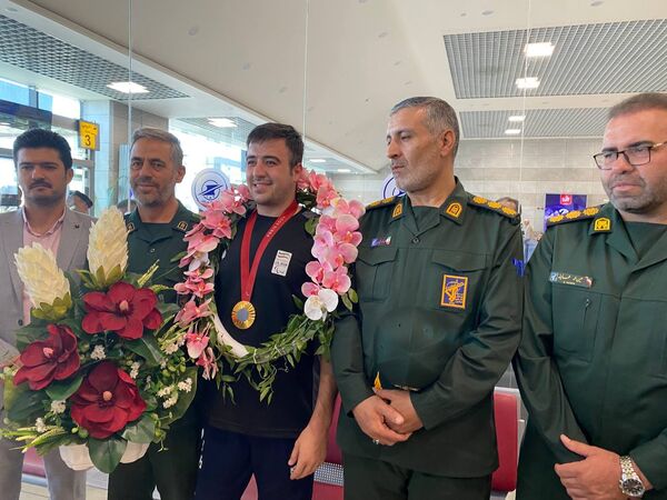 بازگشت میثم حاج بابایی قهرمان پارالمپیک به سرزمین مادری