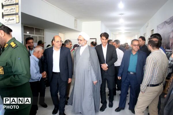 افتتاح نمایشگاه دستاوردهای فرهنگی، هنری و ورزشی فرهنگیان در مهریز 