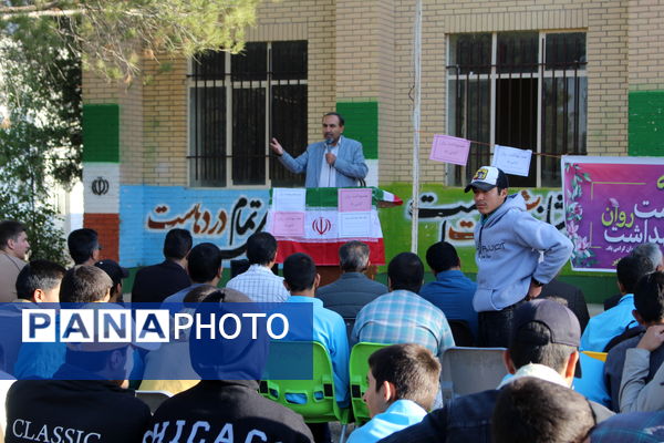 کارگاه آموزش بهداشت روان در مدرسه نخبگان عشایر گنجه‌ای برگزار شد