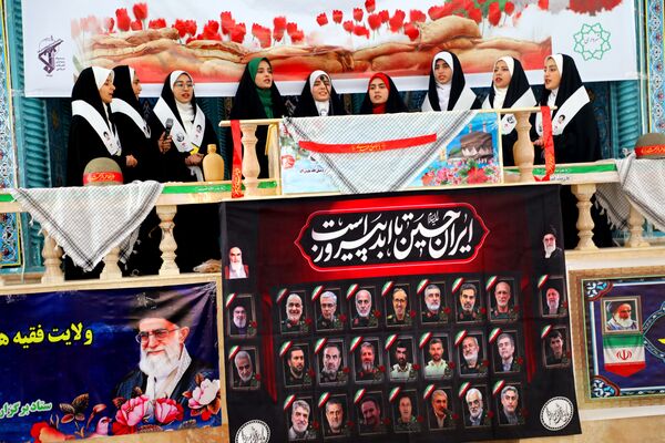 اجتماع همایش «شکوه اقتدار» بسیجیان در لنده