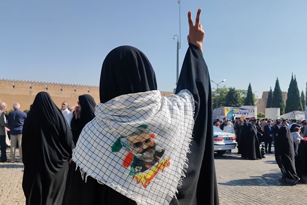 روز دانش‌آموز، روز خروشِ آگاهی و شادابی
