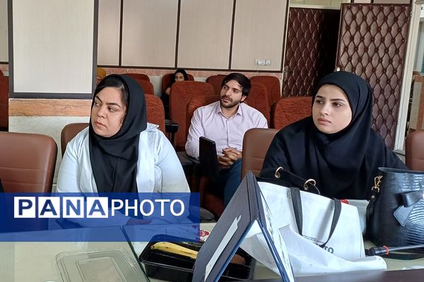 تقدیر از مراقبین سلامت و ارگان‌های مرتبط با حوزه سلامت در اداره آموزش و پرورش شهریار 