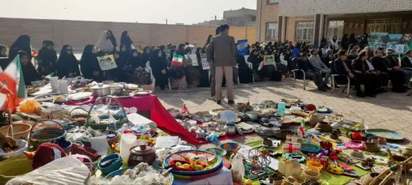 آیین نمادین نواختن زنگ انقلاب در دبستان حضرت آمنه (س)