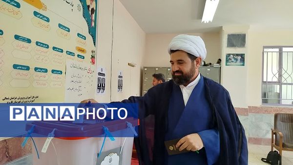 مردم شهرستان فاروج همدل و یکصدا پای صندوق‌های رأی 