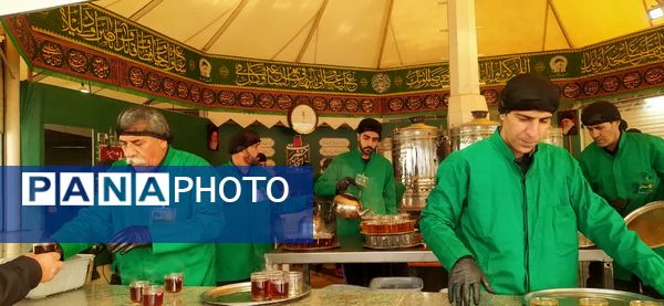 حضور خادمان اصفهانی در چایخانه امام رضا«ع» مشهد