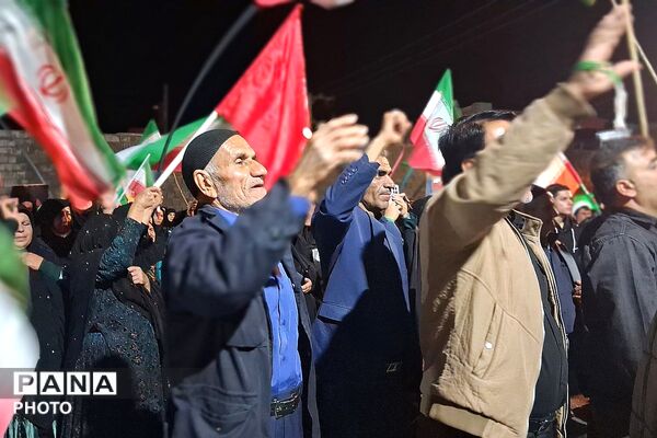 شامگاهی دیگر از حضور گرمه مردمان باشتی در کف خیابان‌ها