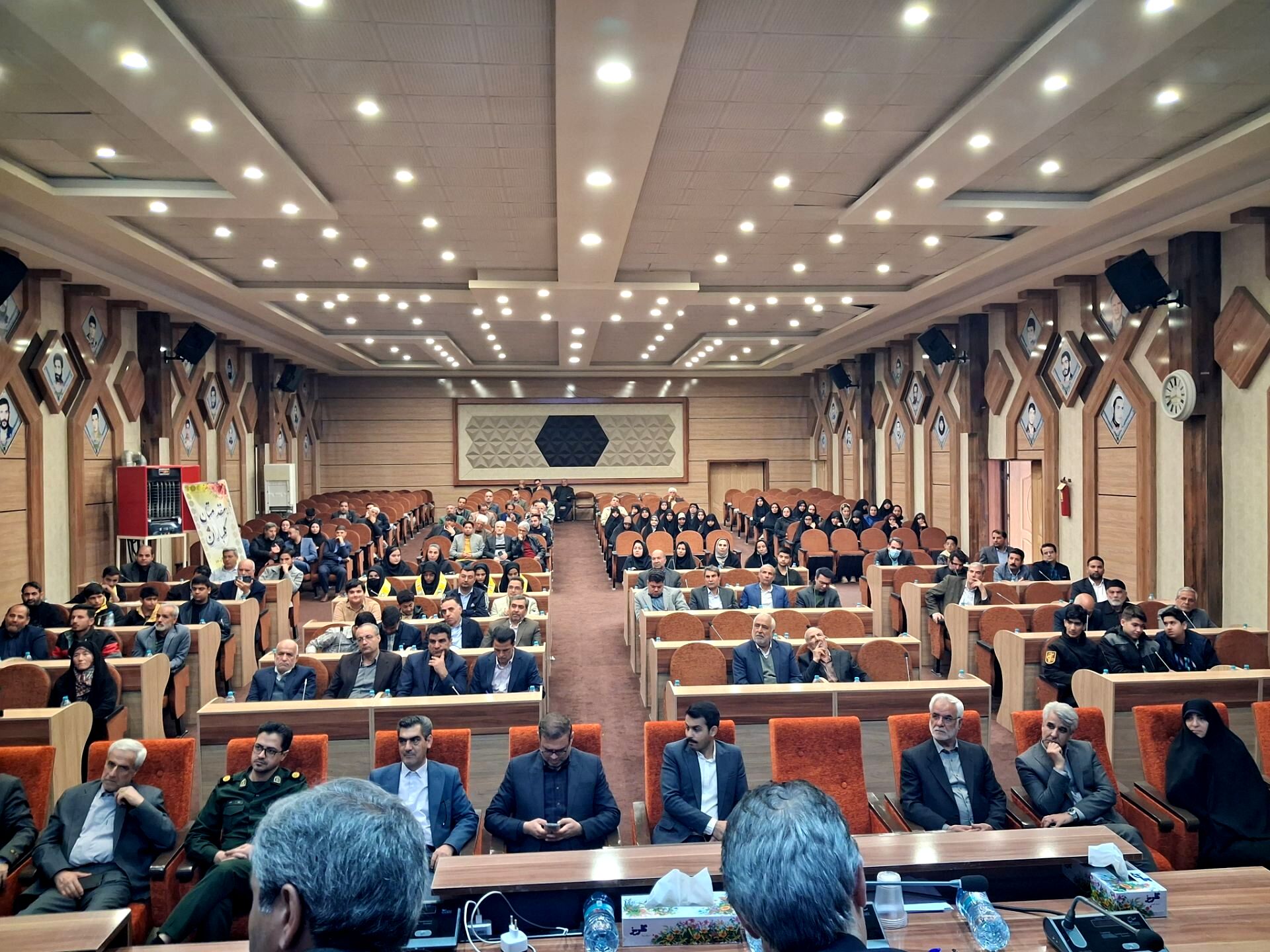 نشست کنشگران فرهنگی ،اجتماعی و سیاسی شهرستان کاشمر کاشمر