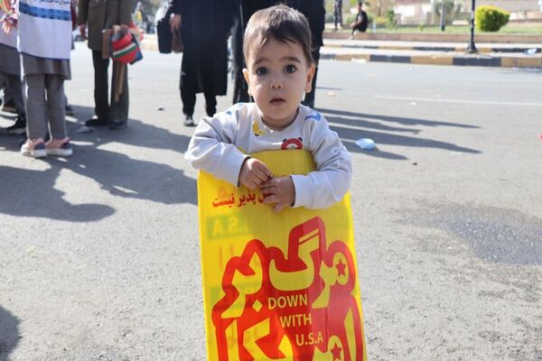 حضور پرشور دانش‌آموزان پاکدشتی در راهپیمایی روز ۱۳ آبان