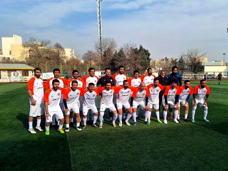کنارتم هموطن؛ فوتبالیست و فوتسالیست‌های قدیمی پای کار سیل زدگان
