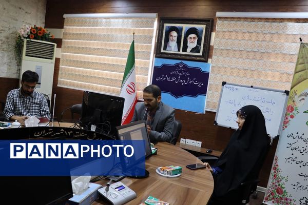 جلسه توانمندسازی دانش‌آموزان برتر در مسابقات قرآن و عترت