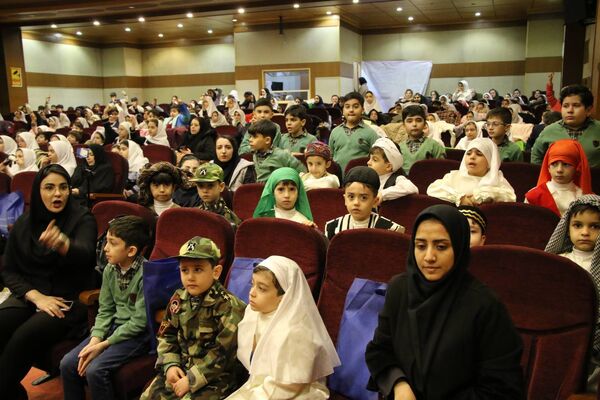 رونمایی از کتاب «تنها در میان جمع» دانش‌آموز نویسنده تبریز 