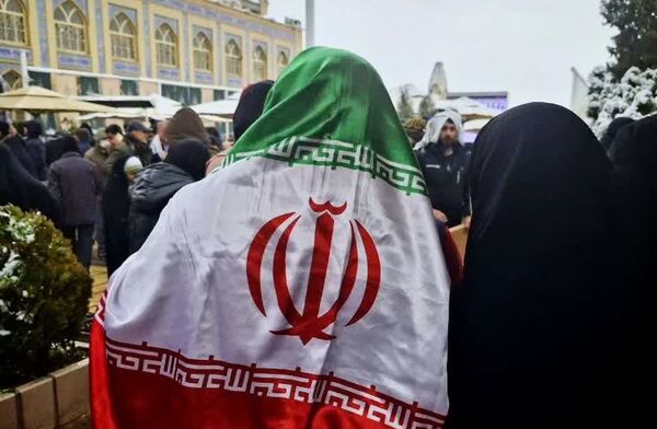 روز برفی گلزار شهدای کرمان 