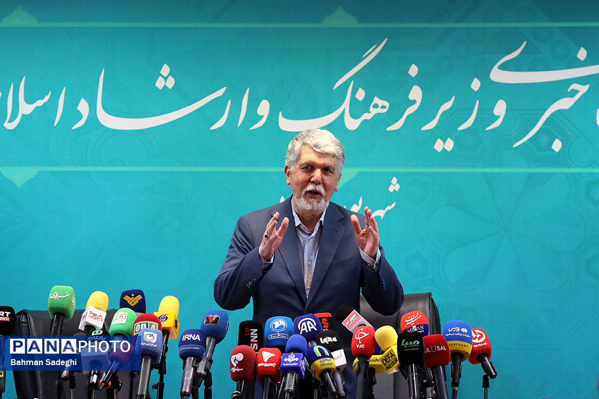 وزیر فرهنگ: وجدان‌های بیدار جهان اسلام، صدای مظلومیت ایران را به گوش جهانیان برسانند