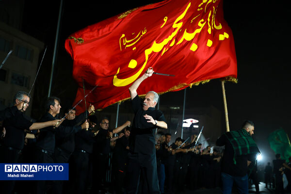 مراسم عزاداری شب تاسوعای حسینی در میدان منیریه تهران