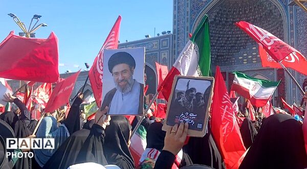 حماسه وفاداری در مشهد؛ حضور میلیونی مردم در بدرقه مقام معظم رهبری