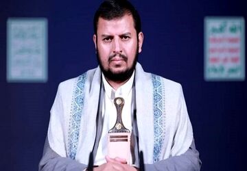 رهبر انصارالله:فرار ناوهای آمریکایی از نیروهای یمنی؛ انگلیس منتظر باشد
