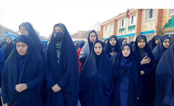 وداع دانش‌آموزان دبیرستان فرهنگیان ناحیه ۷ با شهید گمنام 