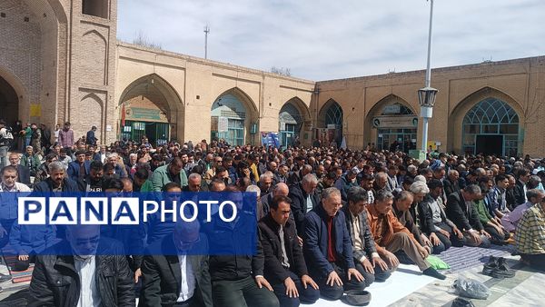 نماز جمعه در آخرین جمعه ماه رمضان در نیشابور 