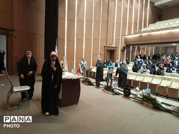 جلسه اولیا مربیان پایه هشتم دبیرستان مصلی نژاد حضرت زهرا 