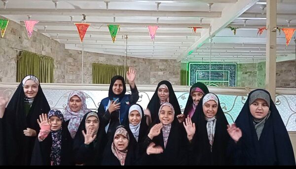 مراسم اعتکاف دانش‌آموزی در مسجد ۷۲ تن