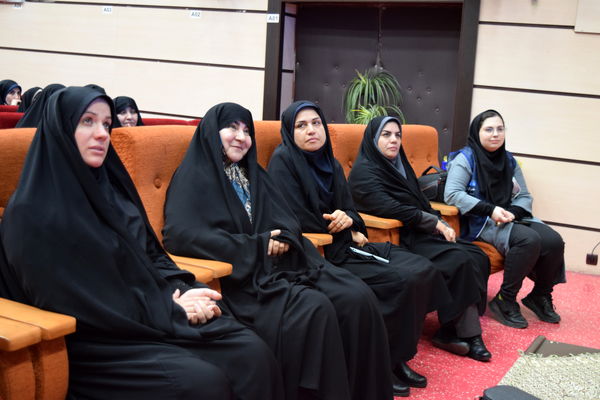 تجلیل از تلاش‌های بی‌وقفه مربیان در همایش خانواده بزرگ پرورشی