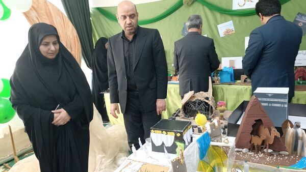 برگزاری نمایشگاه باقرآن تا آسمان در دبیرستان دخترانه امام حسین(ع)