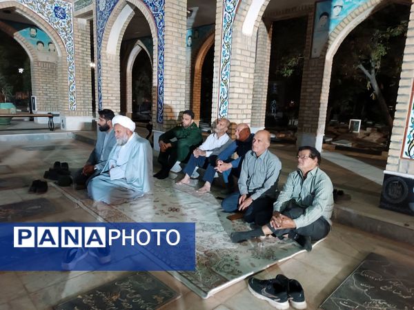 مراسم قرائت زیارت عاشورا به‌مناسبت هفته دفاع مقدس در مزار شهدای خلیل آباد