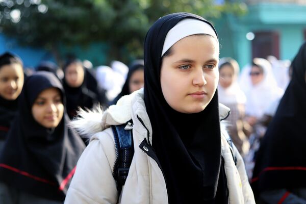 صبحگاهی غرق در علم و شادمانی در آموزشگاه جمهوری اسلامی ناحیه یک شهرستان بهارستان 
