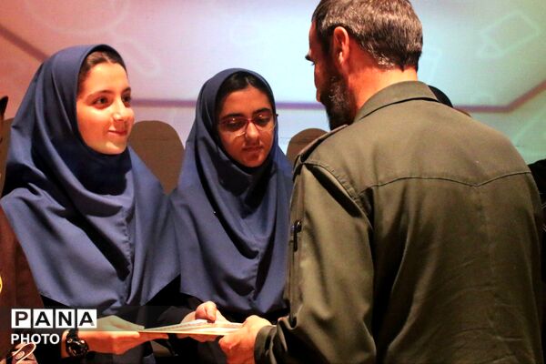 آیین تجلیل از دانش‌آموزان برگزیده جشنواره جابر ابن حیان و پژوهش‌سراهای کبودراهنگ