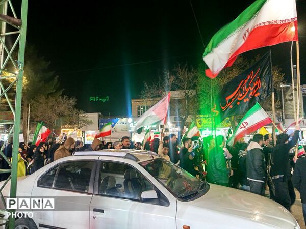 حرکت دسته عزاداری درسومین شب شهادت امام خامنه ای از پنجراه تا مسجد جامع