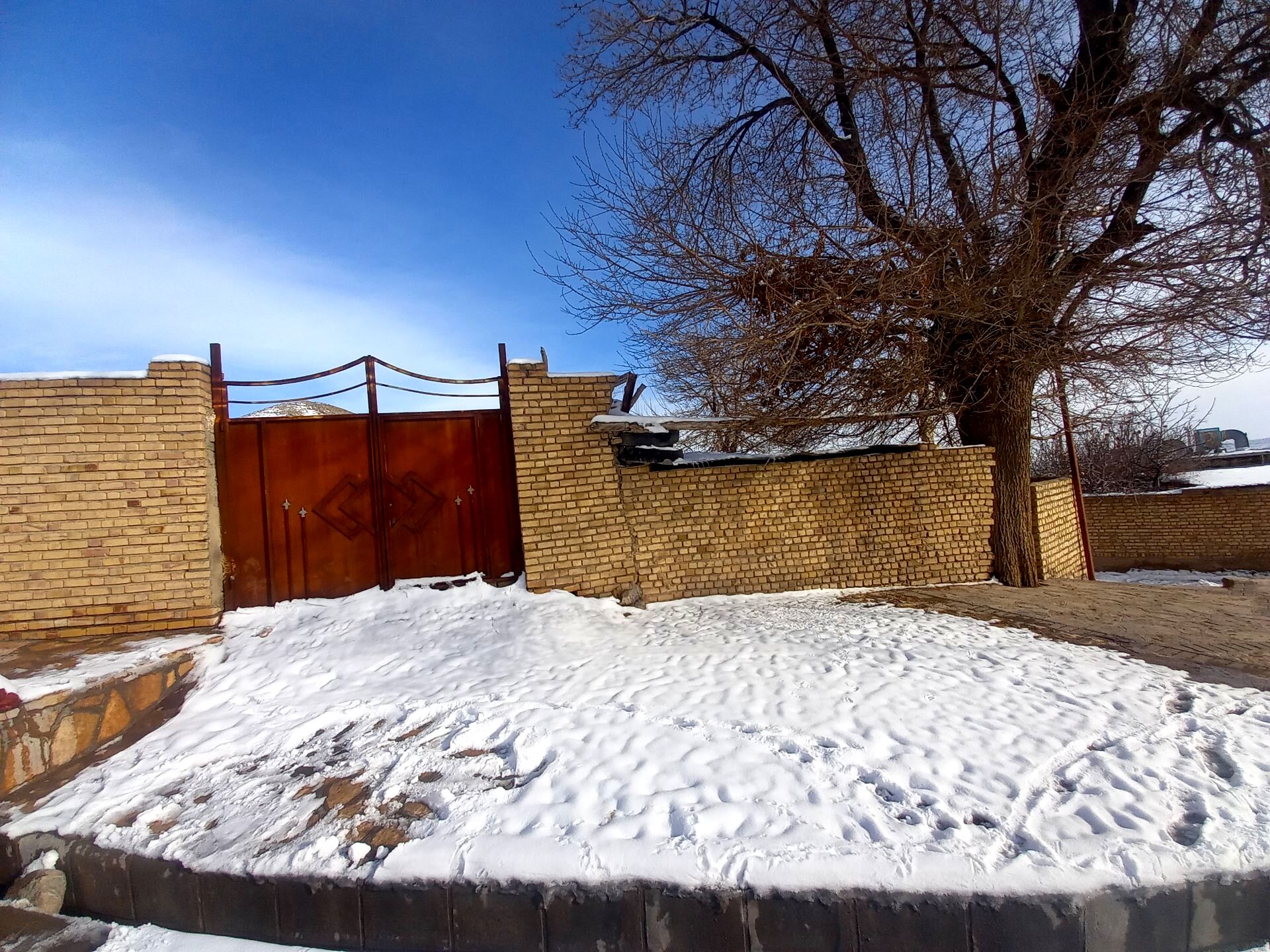 بارش برف زمستانی در روستا بتو 
